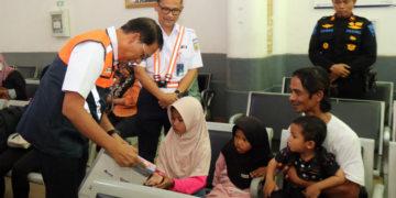 Direktur Utama KAI Didiek Hartantyo sidak stasiun.