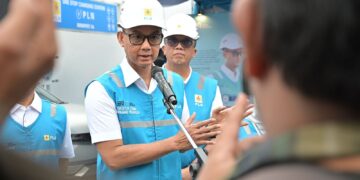 Direktur Utama PLN Darmawan Prasodjo memastikan kesiapan infrastruktur pengisian daya kendaraan listrik dengan melakukan rangkaian inspeksi SPKLU di Trans Jawa, salah satunya SPKLU One Stop EV Charging Station di Surapati, Bandung, pada Rabu (25/12).
