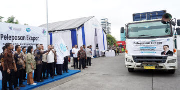 Menteri Perdagangan, Budi Santoso melepas ekspor sepuluh kontainer produk turunan sawit, yaitu oleochemicals berupa split fatty acid dan crude glycerine, senilai USD 420 ribu atau setara Rp6,75 miliar ke India yang diproduksi oleh The Vegetable Vitamin Foods Company (PT VVF Indonesia) di Medan, Sumatra Utara, Selasa (17 Des).