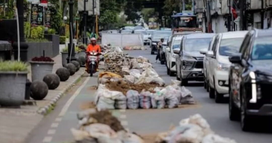 Proyek galian kabel di ruas jalan Kota Bandung.(Foto:Istimewa).