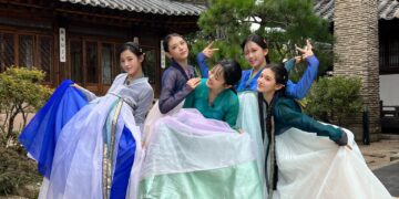NewJeans mengenakan hanbok. (foto: istimewa)