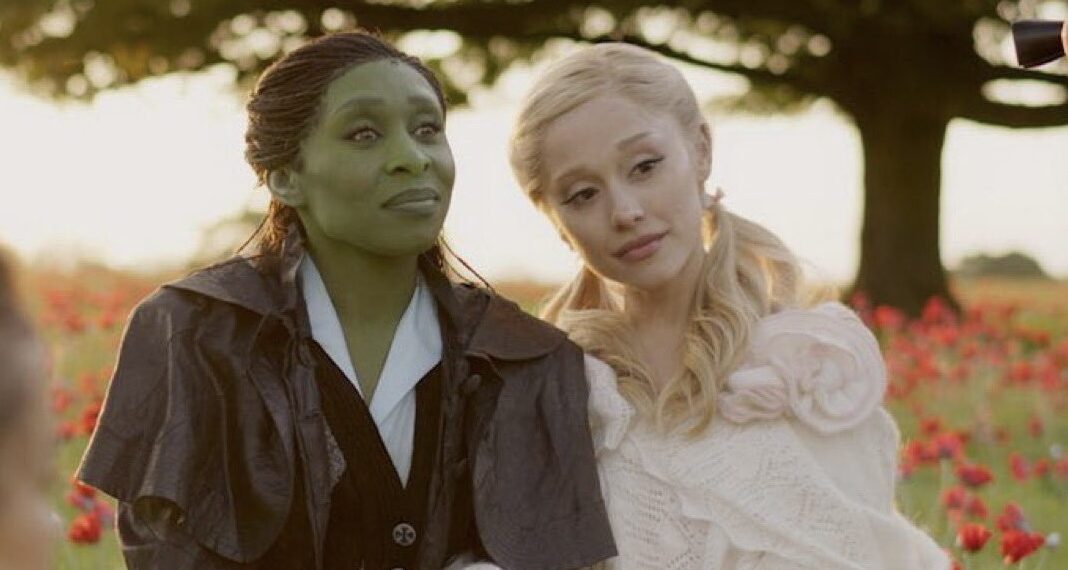 Elphaba dan Glinda dalam film Wicked. (foto: istimewa)