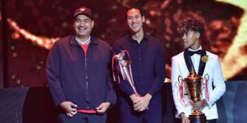 Menteri Pemuda dan Olahraga Republik Indonesia (Menpora RI) Dito Ariotedjo, hari Senin (9/12) malam menghadiri dan menyerahkan Piala pada acara Ikatan Motor Indonesia (IMI) Award 2023/2024 di The H Club SCBD, Jakarta. (foto:andre/kemenpora.go.id)