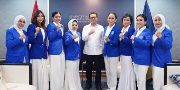 Menteri Perdagangan, Budi Santoso menerima kunjungan Ketua Umum Ikatan Wanita Pemgusaha Indonesia (IWAPI), Nita Yudi beserta jajaran di Kantor Kementerian Perdagangan, Jakarta, Senin (16 Des)