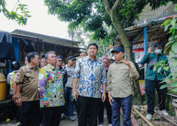 Menteri Perumahan dan Kawasan Permukiman (PKP) Maruarar Sirait didampingi Sekda Jabar Herman Suryatman dan Pj Wali Kota Bandung A. Koswara.(FOTO: Humas Pemkot Bandung)