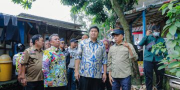 Menteri Perumahan dan Kawasan Permukiman (PKP) Maruarar Sirait didampingi Sekda Jabar Herman Suryatman dan Pj Wali Kota Bandung A. Koswara.(FOTO: Humas Pemkot Bandung)