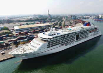 Kapal asing yang bersandar di Pelabuhan Tanjung Emas, Semarang dengan menurunkan wisatawan mancanegara untuk berkunjung ke obyek wisata di daerah setempat. (Dok. Istimewa)