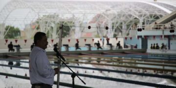 Penjabat (Pj) Bupati Garut, Barnas Adjidin, secara resmi membuka Kejuaraan Persatuan Olahraga Selam Seluruh Indonesia (POSSI) Cup Tahun 2024 yang berlangsung di Sarana Olahraga Akuatik Talaga Bodas, SOR RAA Adiwijaya, Kecamatan Tarogong Kidul, Kabupaten Garut, pada Minggu (22/12/2024).