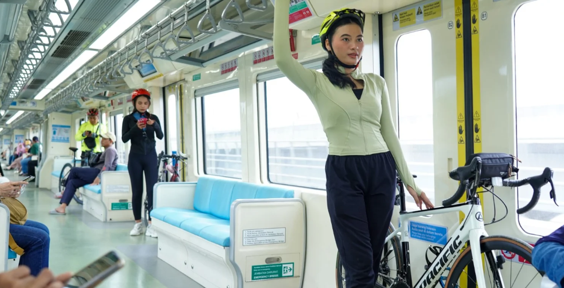 Sepeda masuk LRT Jabodebek.(FOTO: Humas KAI)