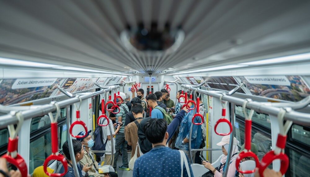 Penumpang LRT Jabodebek Libur Nataru 2024/2025 diduga tumbuh signifikan dari periode yang sama tahun sebelumnya.