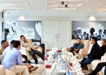 Menteri Pemuda dan Olahraga Republik Indonesia (Menpora RI) Dito Ariotedjo, menerima audiensi Vindes Sport yang dihadiri Desta Mahendra selaku pendiri Vindes Corp, bersama GM Vindes, Awan Prasetyo dan Business Director, Laksamana Satrio Ananda di Lantai 10 Kantor Kemenpora, Senayan, Jakarta, Selasa (31/12).(foto:Andre/kemenpora.go.id)