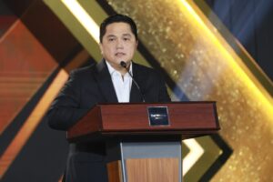 Menteri Badan Usaha Milik Negara (BUMN), Erick Thohir saat menyampaikan speech setelah menerima penghargaan Game Changer in SOEs Business & Transformation dalam ajang CNBC Indonesia Awards 2024 di Jakarta, Rabu (11/12/2024). (Dok. Istimewa)