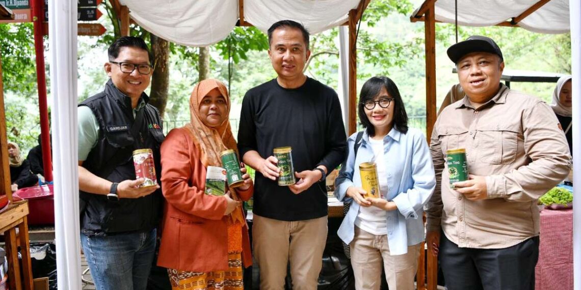 Pasar Pasisian Leuweung Taman Hutan Raya