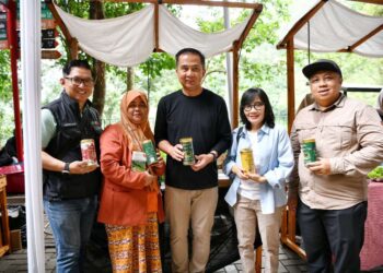 Pasar Pasisian Leuweung Taman Hutan Raya