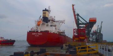 PT Terminal Teluk Lamong (TTL) mencatatkan rekor baru pada Senin, 23 Desember 2024, dengan melakukan proses ship to ship kapal curah kering tercepat dalam durasi hanya 47 menit.