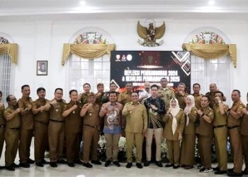 Bupati Sumedang terpilih bertemu Pj Bupati Sumedang dalam acara Refleksi Pembangunan Tahun 2024 dan Resolusi Pembangunan Tahun 2025