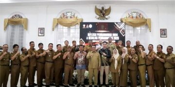 Bupati Sumedang terpilih bertemu Pj Bupati Sumedang dalam acara Refleksi Pembangunan Tahun 2024 dan Resolusi Pembangunan Tahun 2025