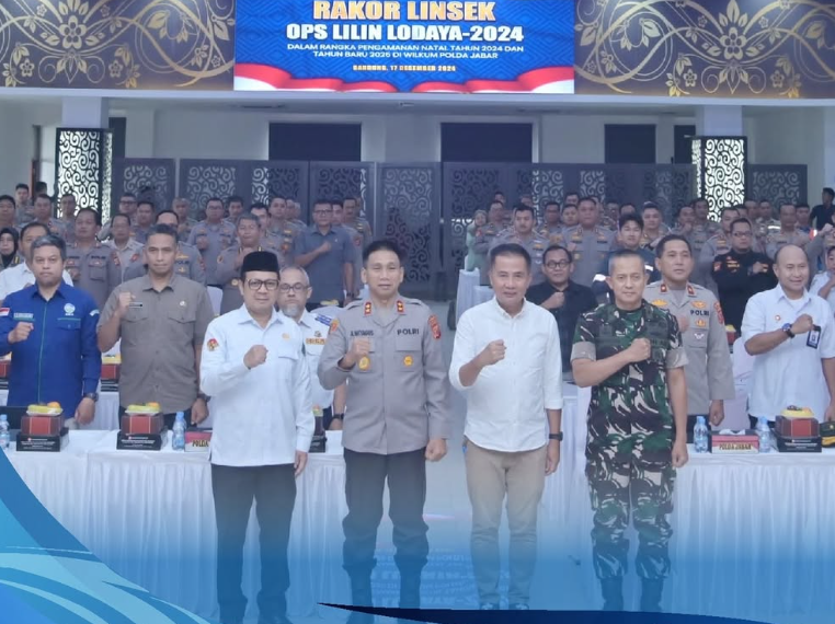 Polda Jawa Barat menggelar Rapat Koordinasi Lintas Sektoral di Mapolda Jabar pada Selasa (17/12/2024) guna mempersiapkan pengamanan perayaan Natal 2024 dan Tahun Baru 2025.