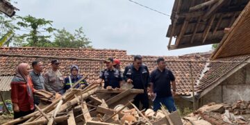Penjabat Bupati Garut Tinjau Lokasi Terdampak Gempa dan Tegaskan Langkah Cepat Penanganan Pascagempa.(FOTO: Humas Pemkab Garut)