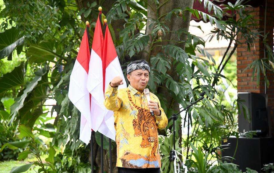 Sekda Jabar di Festival Gandrung Mulasara Panen Karya Tatanen di Purwakarta