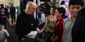 Suasana khusyuk dan penuh sukacita mewarnai perayaan misa Natal di Gereja Katedral Santo Petrus Bandung, Jalan Merdeka, pada Selasa, 24 Desember 2024.