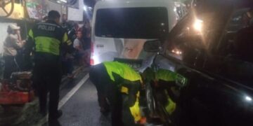 Mobil Gran Max dan Toyota Avanza yang terlibat tabrakan beruntun di Jalan Raya Puncak, Bogor.(Foto:Istimewa).