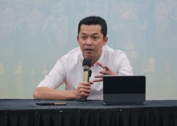 Waketum PBSI Taufik Hidayat umumkan atlet pelatnas bulutangkis 2025.(Foto: Humas PBSI)