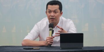 Waketum PBSI Taufik Hidayat umumkan atlet pelatnas bulutangkis 2025.(Foto: Humas PBSI)