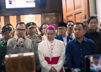 Wamendagri Bima Arya Apresiasi Natal di Kota Bandung.