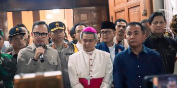 Wamendagri Bima Arya Apresiasi Natal di Kota Bandung.