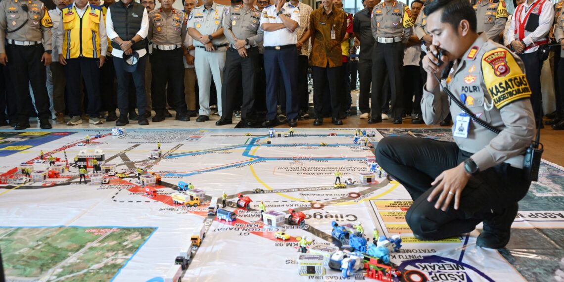 Wakil Menteri Perhubungan (Wamenhub) Suntana, bersama Kepala Korp Lalu Lintas (Korlantas) Polri, Aan Suhanan, melakukan peninjauan terhadap sejumlah pelabuhan di kawasan Banten dan Lampung yang akan dioperasikan menjelang penyelenggaraan Angkutan Natal 2024 dan Tahun Baru 2025.