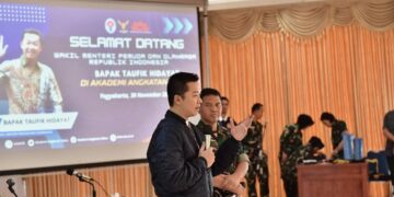 Wakil Menteri Pemuda dan Olahraga Republik Indonesia (Wamenpora RI) Taufik Hidayat berbagi pengalamannya saat menjadi atlet bulu tangkis. Jatuh bangun sebagai atlet sempat dialami sebelum akhirnya merasakan manisnya meraih medali emas Olimpiade 2004 Athena.(foto:Andre/kemenpora go id)