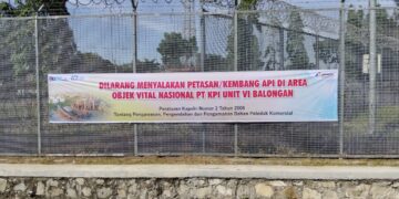 Kilang RU VI Balongan memasang spanduk himbauan untuk tidak menyalakan kembang api. (Dok. Istimewa)