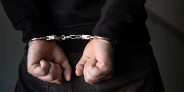 Ilustrasi ditahan polisi. (foto: istimewa)