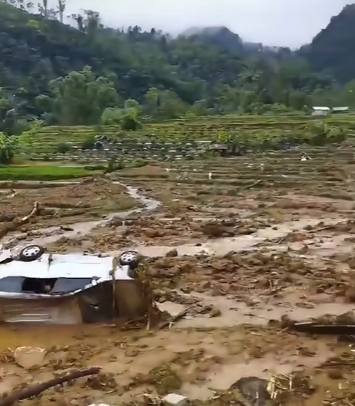 Banjir dan longsor di Pekalongan