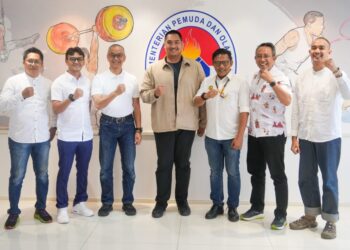 Menteri Pemuda dan Olahraga Republik Indonesia (Menpora RI) Dito Ariotedjo menerima jajaran pengurus Bike to Work Indonesia (B2W) Indonesia di Lantai 10, Kemenpora, Jakarta, Selasa (31/12) siang. (foto:egan/kemenpora.go.id)