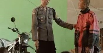 Bhabinkamtibmas Polsek Sagalaherang, Polres Subang, Bripka Erick Syafrudinsyam, yang berhasil merangkul dan merehabilitasi orang dengan gangguan jiwa (ODGJ) di wilayah binaannya dengan pendekatan penuh kasih sayang.