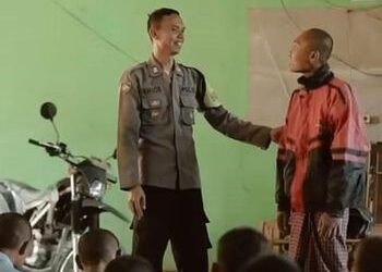 Bhabinkamtibmas Polsek Sagalaherang, Polres Subang, Bripka Erick Syafrudinsyam, yang berhasil merangkul dan merehabilitasi orang dengan gangguan jiwa (ODGJ) di wilayah binaannya dengan pendekatan penuh kasih sayang.