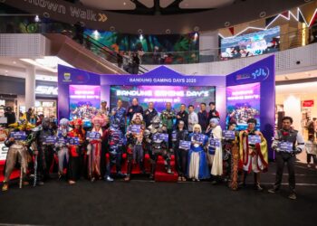 Penjabat Wali Kota Bandung, A. Koswara, mengajak generasi muda untuk lebih mengenal dan mendukung gim lokal dalam acara penutupan serta pemberian penghargaan Bandung Gaming Day 2025.