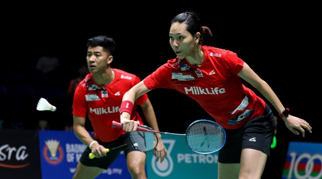 Dejan Ferdinansyah dan Gloria Emanuelle Widjaja (peringkat 5 dunia) berhasil meraih kemenangan dalam laga pertama mereka di Malaysia Open 2025, mengalahkan pasangan Malaysia, Wong Tien Ci dan Lim Chiew Sien, dengan skor 21-12, 21-13.