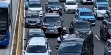 Utusan Khusus Presiden Bidang Generasi Muda dan Pekerja Seni, Raffi Ahmad mengakui mobil berplat RI 36 merupakan kendaraan dinasnya.