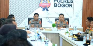 Kapolda Jabar, Irjen Pol. Akhmad Wiyagus, saat memberikan arahan kepada jajaran Polres Bogor.(Foto:Istimewa).