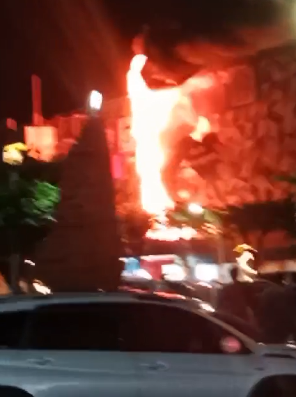 Kebakaran grage mal