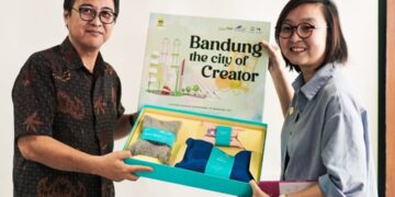 Kota Bandung Diapresiasi Wamenekraf sebagai Kota Kreatif Internasional atas inovasi yang terus bergerak di kota ini.