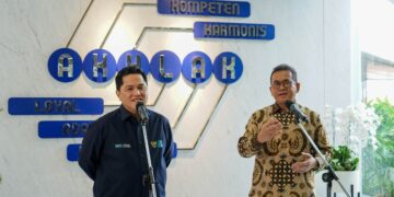 Menteri Perdagangan, Budi Santoso melakukan pertemuan dengan Menteri Badan Usaha Milik Negara (BUMN), Erick Thohir di Kantor Kementerian BUMN, Jakarta, Jumat (24 Jan).