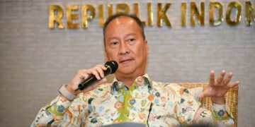 Menteri Perindustrian Indonesia memberikan apresiasi terhadap kedatangan petinggi Apple beserta timnya yang melakukan negosiasi terkait dengan sertifikasi Tingkat Komponen Dalam Negeri (TKDN) untuk iPhone 16. Langkah ini, menurut Menteri Perindustrian, menunjukkan itikad baik Apple untuk berinvestasi dan berbisnis di Indonesia.