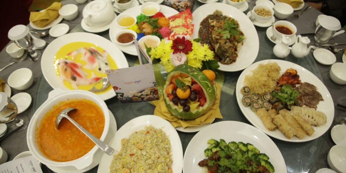 Harris Hotel & Convention Festival Citylink Bandung Gelar Chinese New Year Gala Dinner 2025