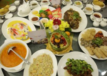 Harris Hotel & Convention Festival Citylink Bandung Gelar Chinese New Year Gala Dinner 2025