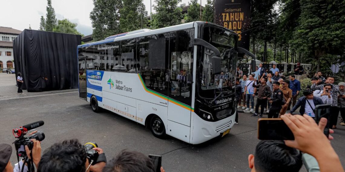 Kemacetan Kota Bandung dapat ditekan dengan optimalisasi transportasi umum akan dilakukan oleh Pemerintah Kota Bandung. Metro Jabar Trans