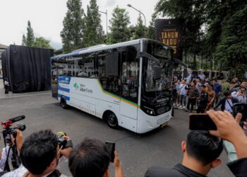 Kemacetan Kota Bandung dapat ditekan dengan optimalisasi transportasi umum akan dilakukan oleh Pemerintah Kota Bandung. Metro Jabar Trans